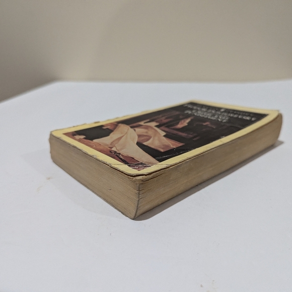 Crime and Punishment by Fyodor Dostoyevsky. Published by Pelican Classics - Picture 4 of 4